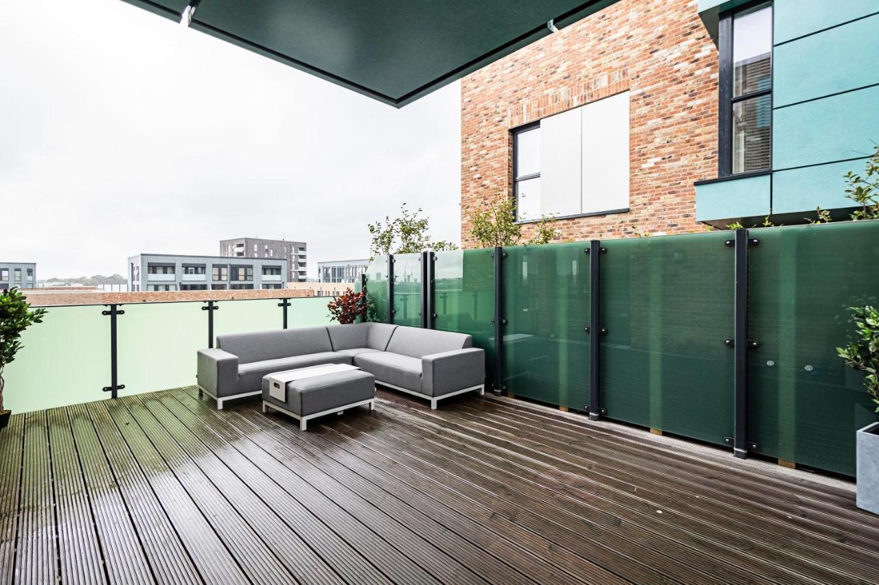 Chiswick Park 3 Bed 3 Bath West London - Parking Apartment *