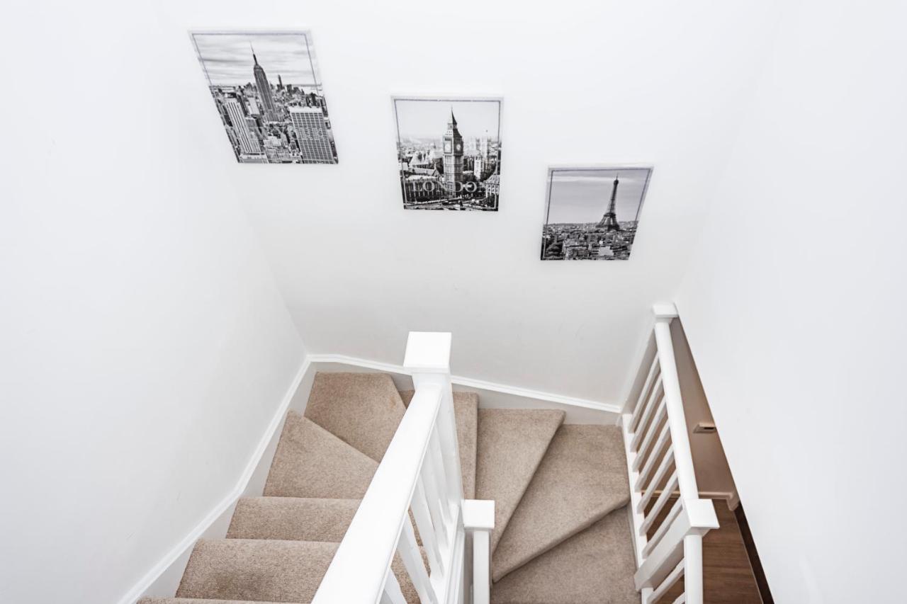 Chiswick Park 3 Bed 3 Bath West London - Parking London