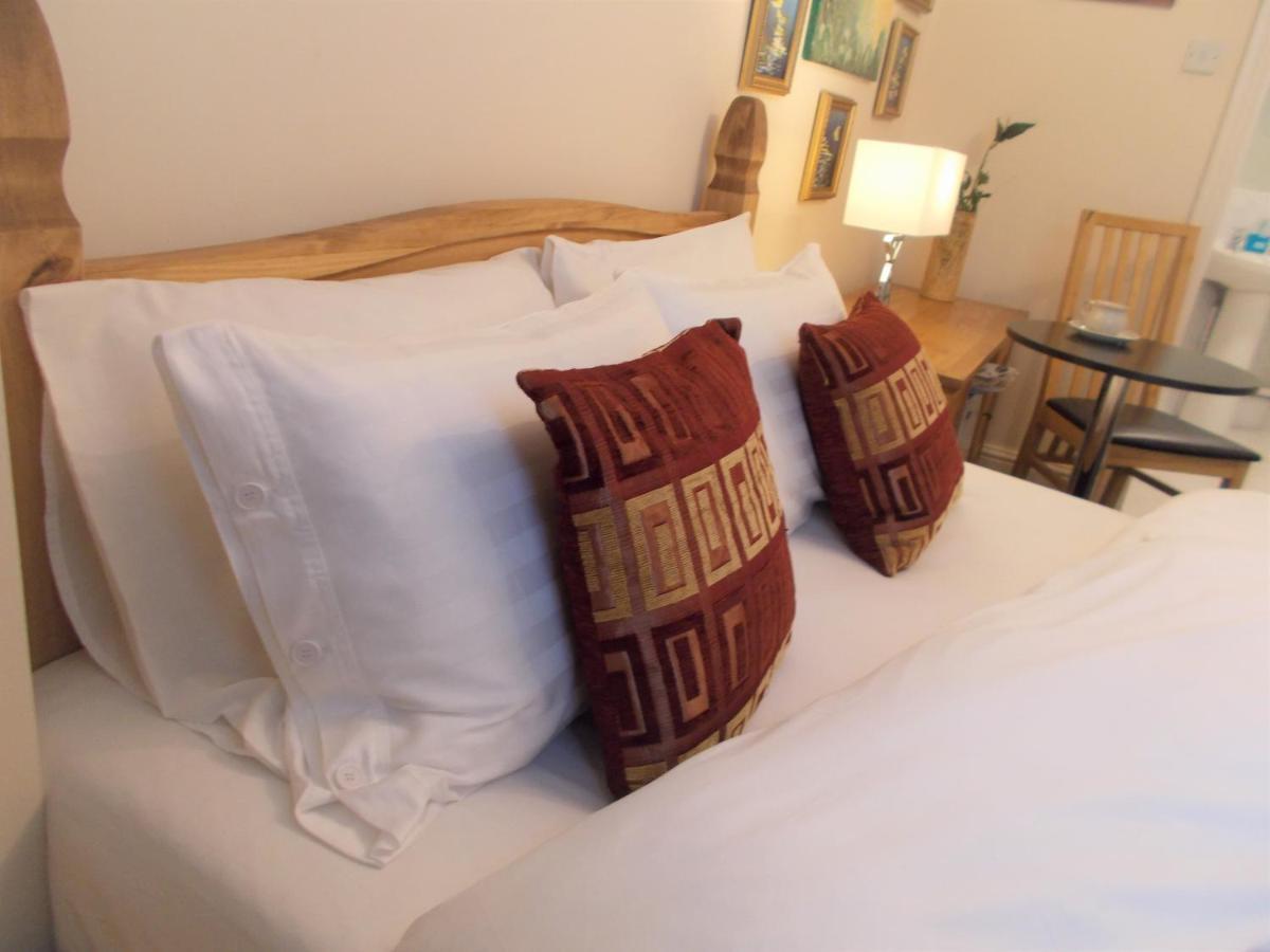 Hospedagem domiciliar Double With Private Bathroom In Flat Centre *