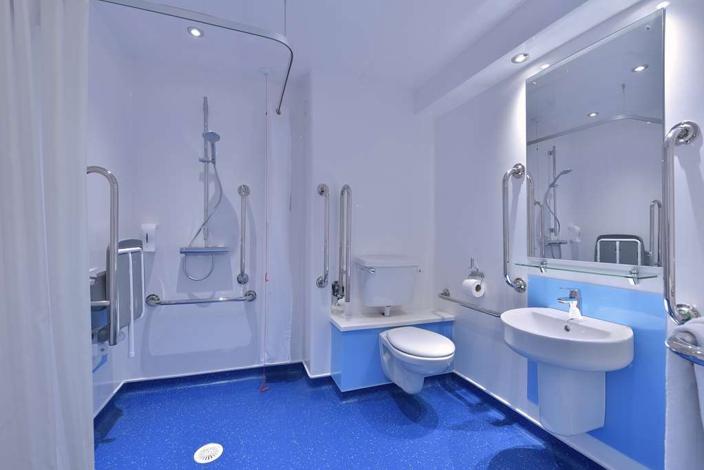 Travelodge Sunbury M3 Hotel 3*