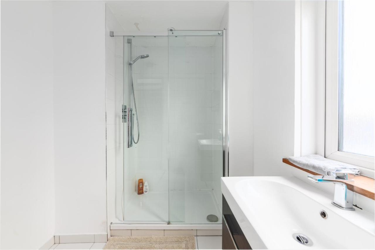 White City Apartment Apartamento *