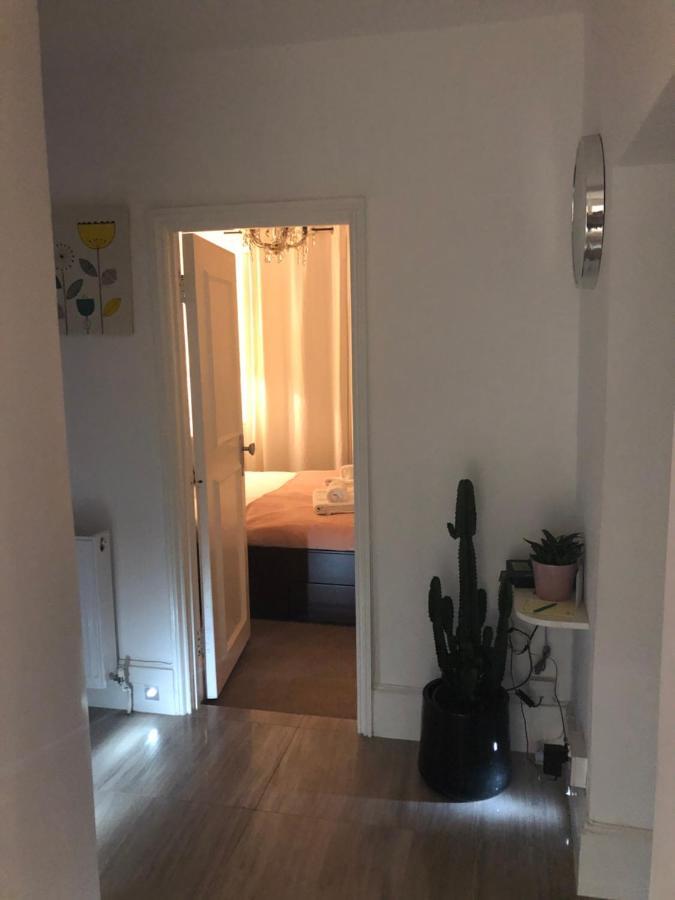 2 Bedroom Close To Camden Town Apartment
