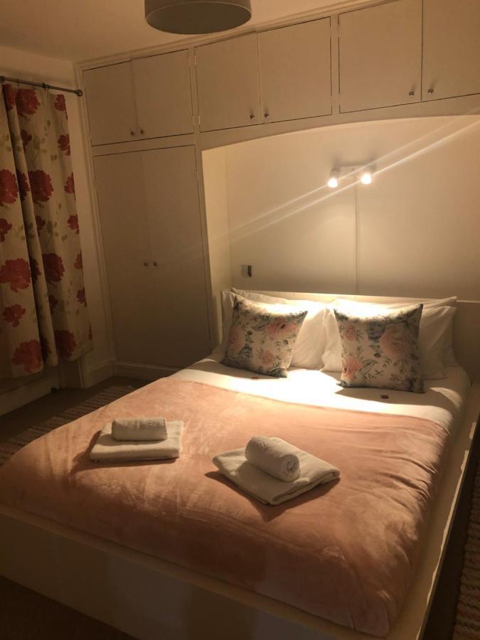 2 Bedroom Close To Camden Town Apartment