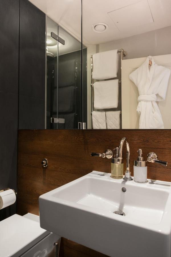 Stylish Mayfair Penthouse Next To Hyde Park London