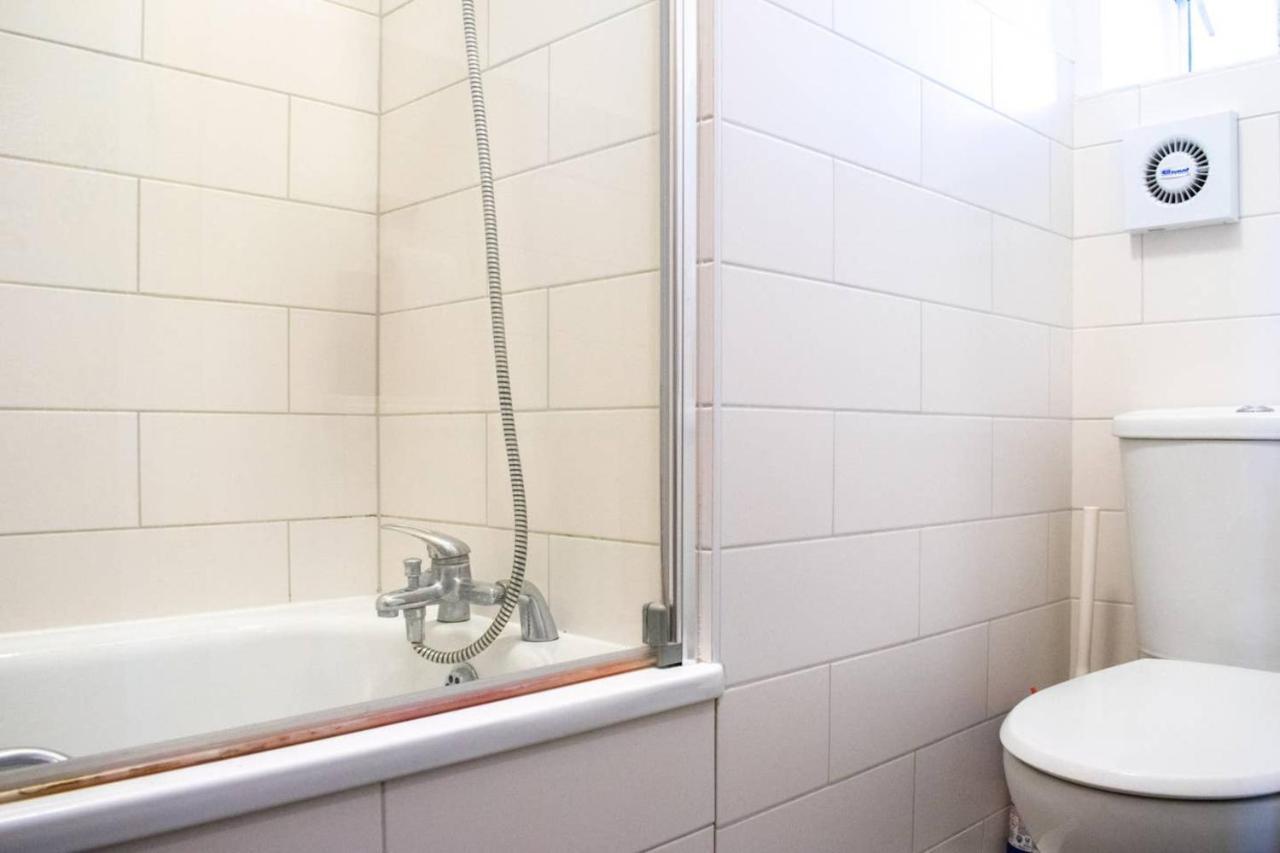Apartment Beautifully Decorated Contemporary 2 Bedroom Flat *