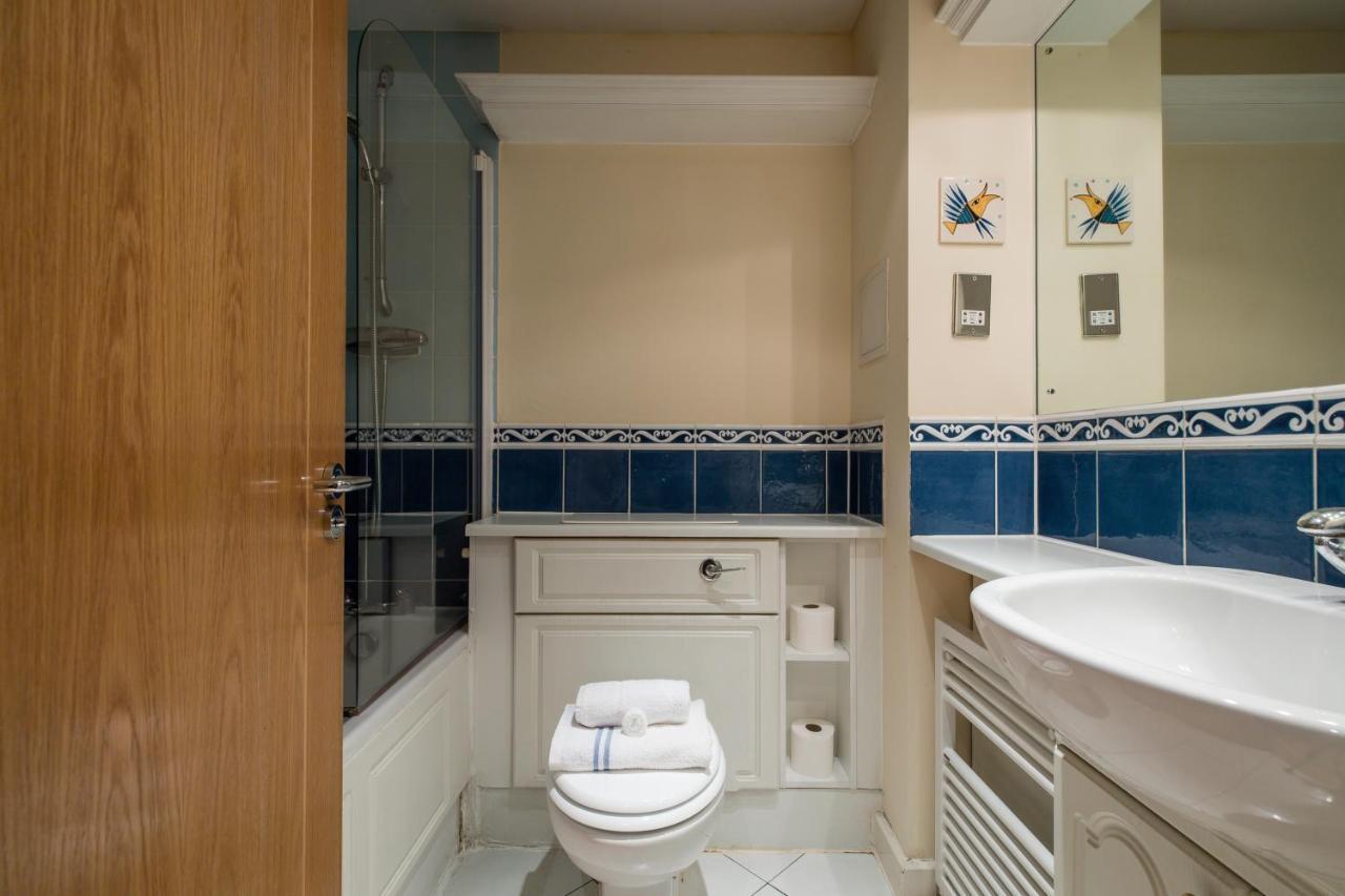 Royal Kensington Apartment