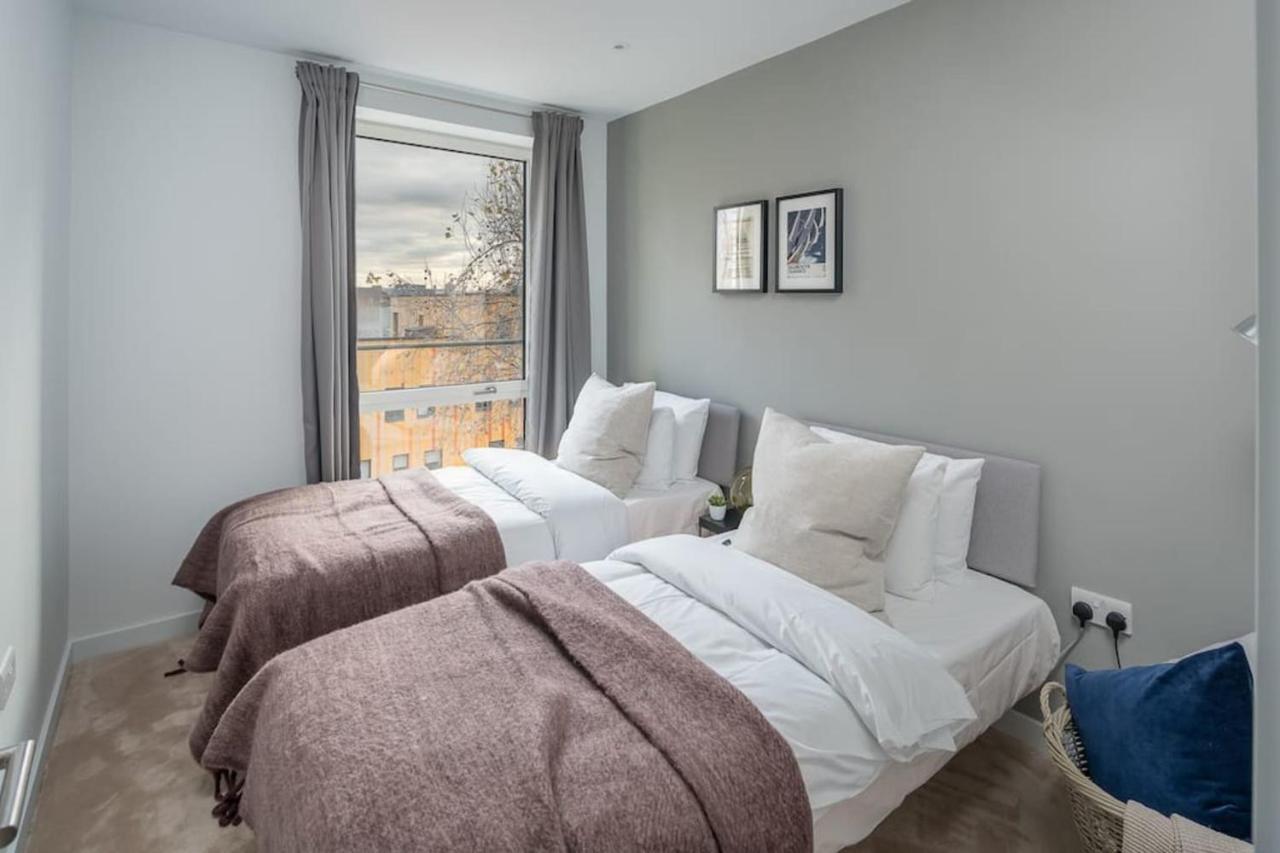 Modern 2 Bed Sleeps 6 W Gym & Balcony In Southwark * London
