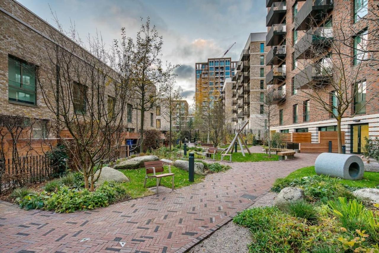 Modern 2 Bed Sleeps 6 W Gym & Balcony In Southwark * London