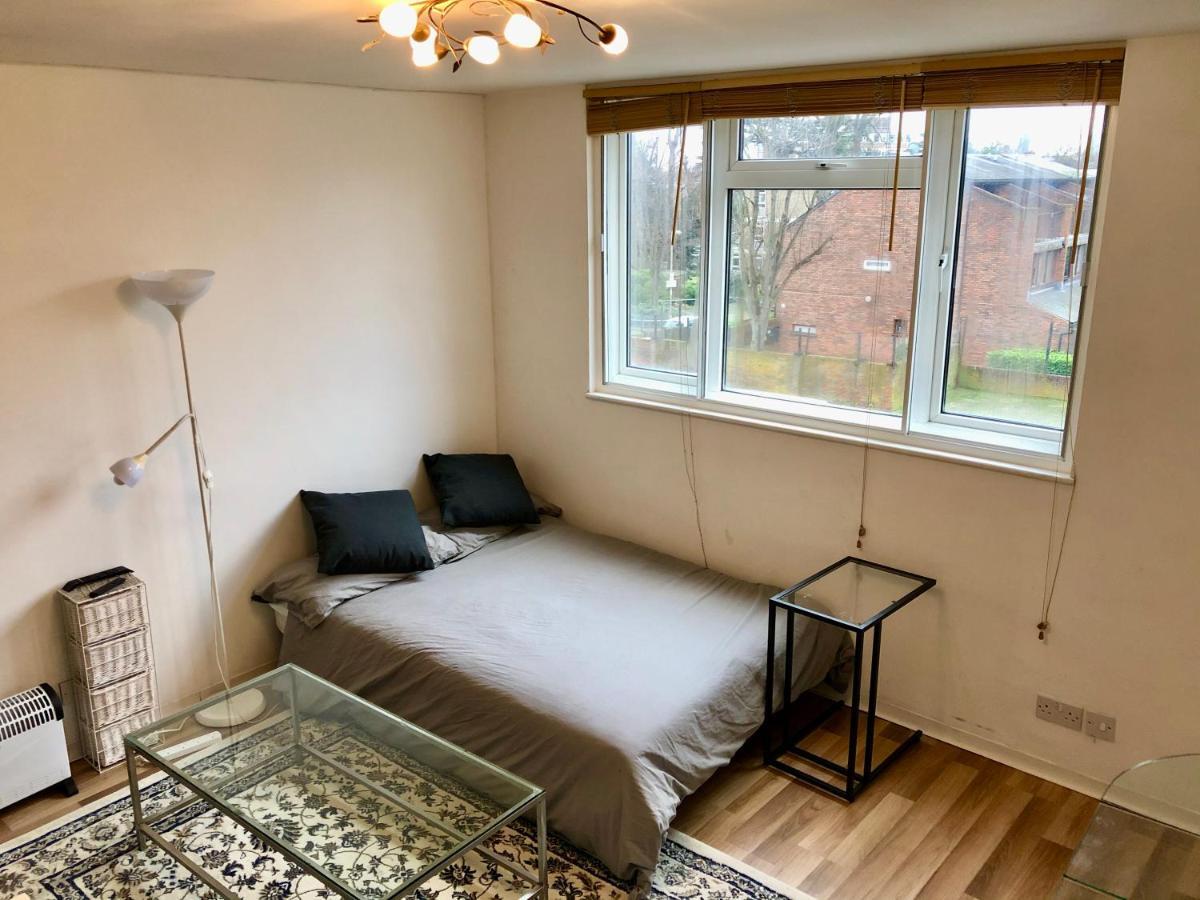 Apartment 5 Mins Putney Tube Station London