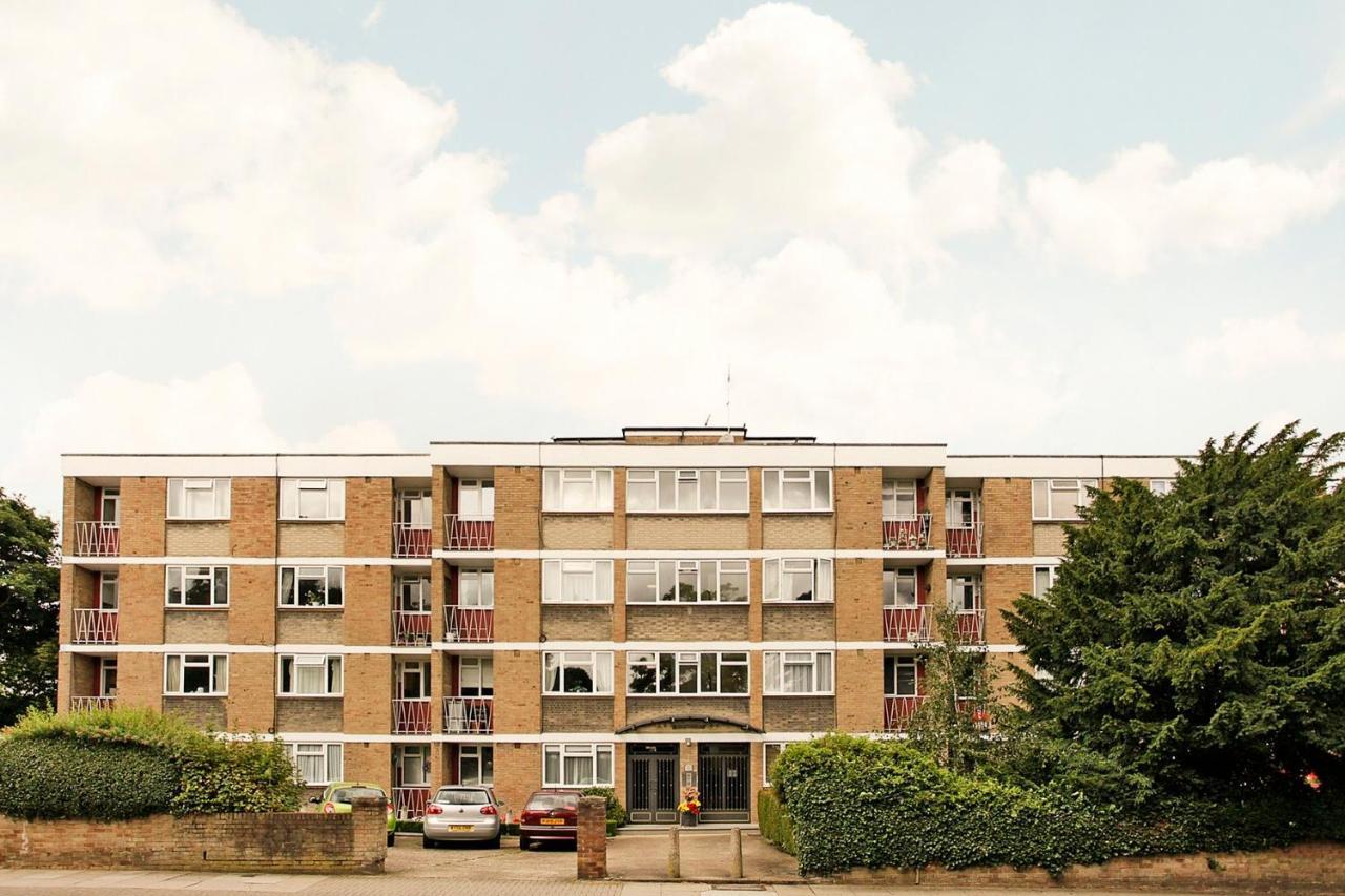 5 Mins Putney Tube Station Apartment