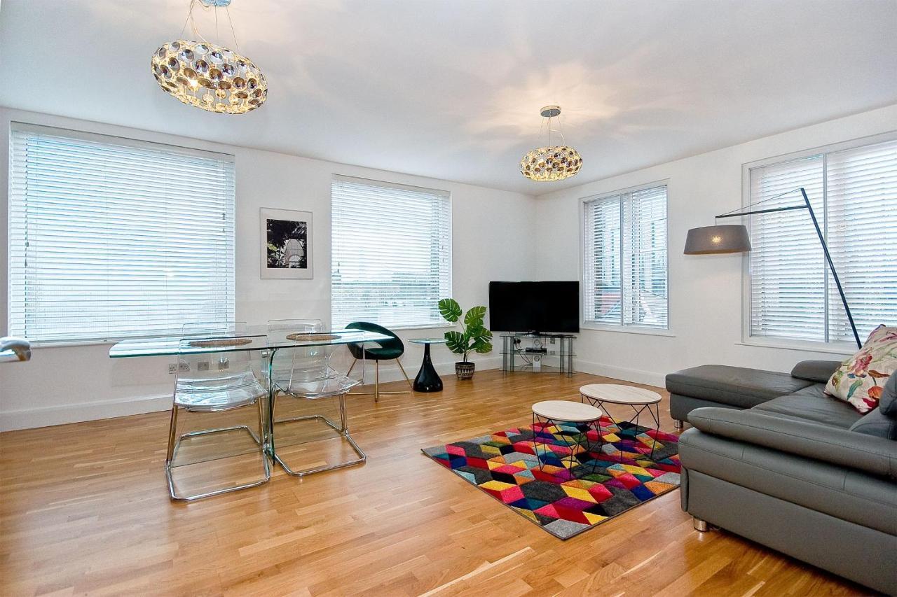 Mulberry Flat 6 - Two Bedroom 3rd Floor By Living