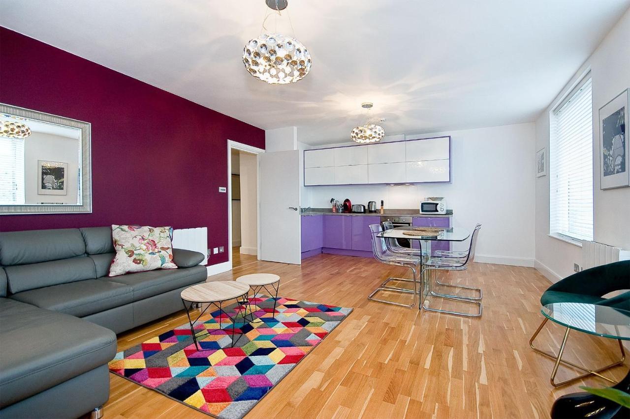Mulberry Flat 6 - Two Bedroom 3rd Floor By Living Holiday home *