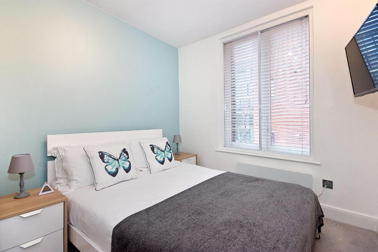 Mulberry Flat 6 - Two Bedroom 3rd Floor By Living London