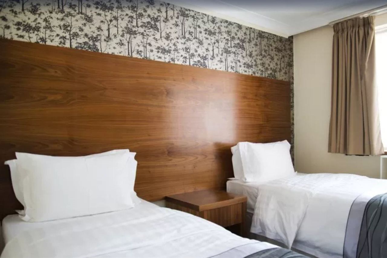 The New Carlton 3* London