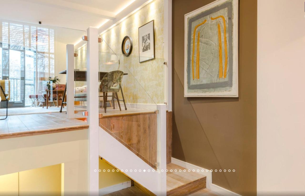Neon Melody - Playful 2 Bedrooms By Bridge * London