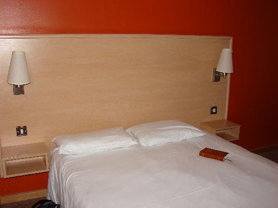 Travelodge Airport Hotel London
