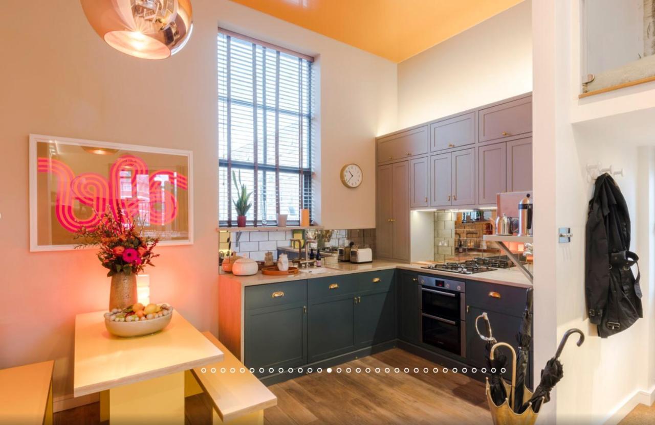 Neon Melody - Playful 2 Bedrooms By Bridge Apartment