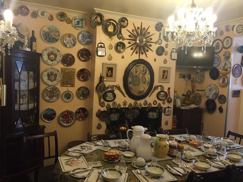 Acomodação com café da manhã  Albany 2*