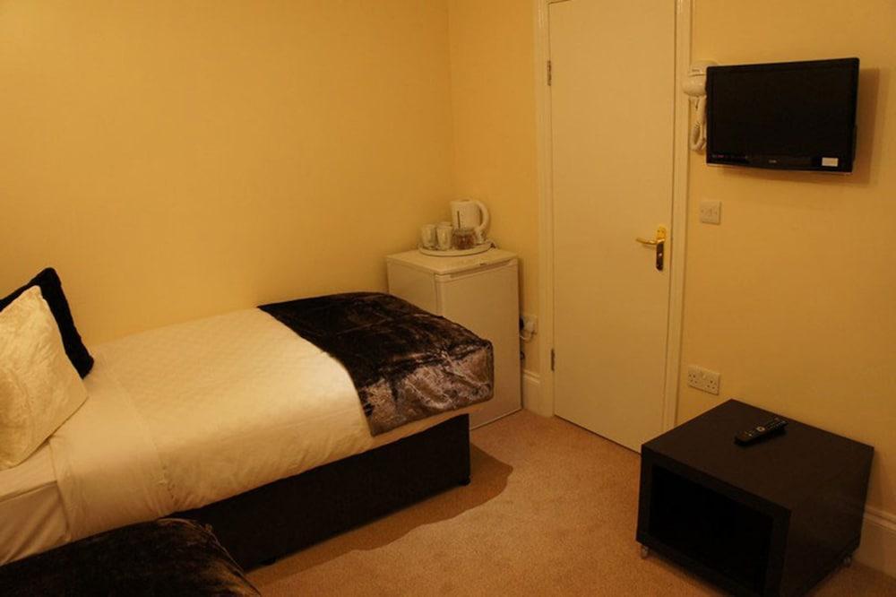 Sapphire Hotel London
