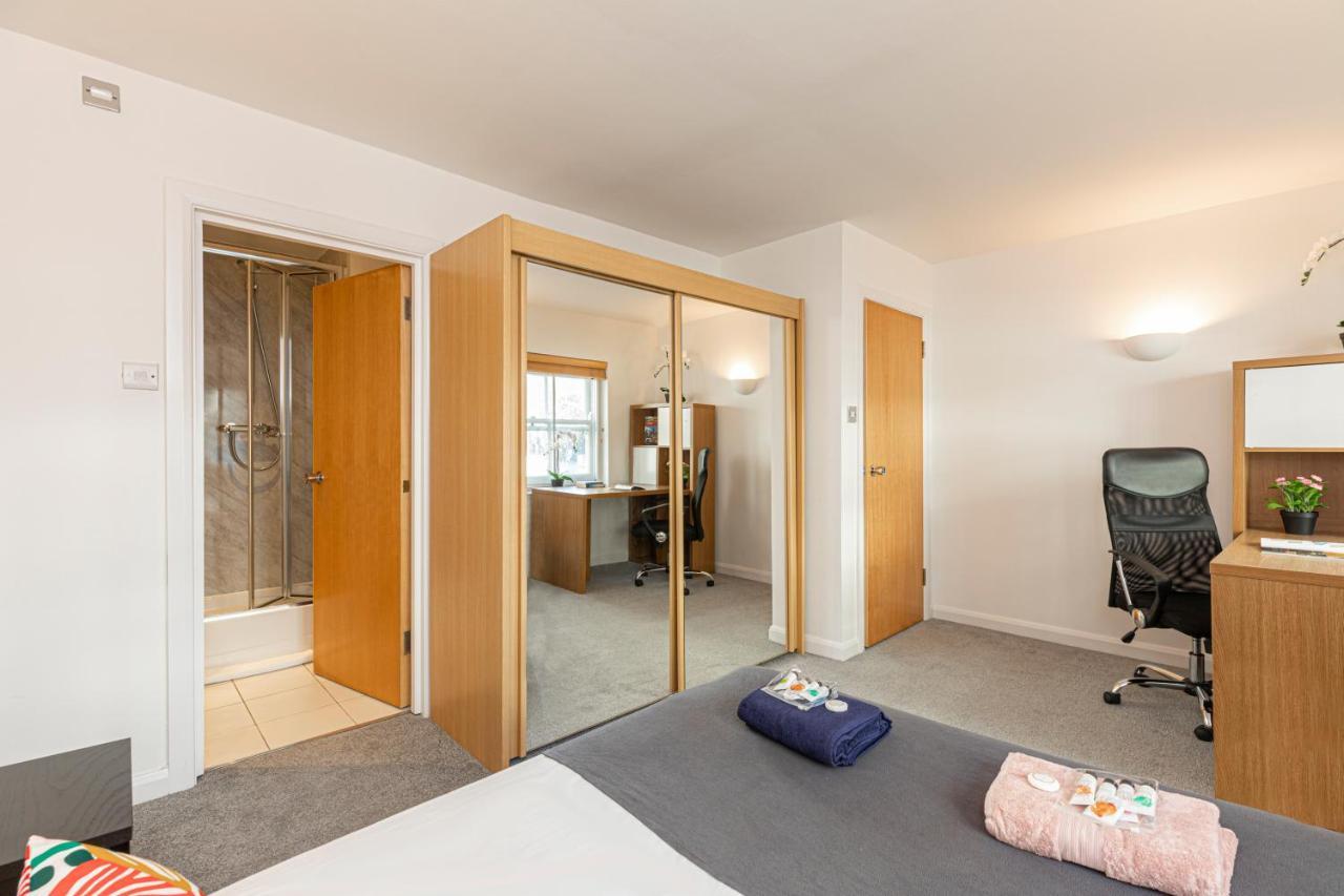 Royal Kensington Apartment *