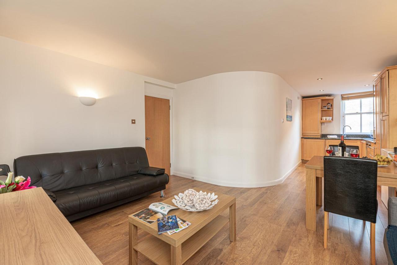Royal Kensington Apartment