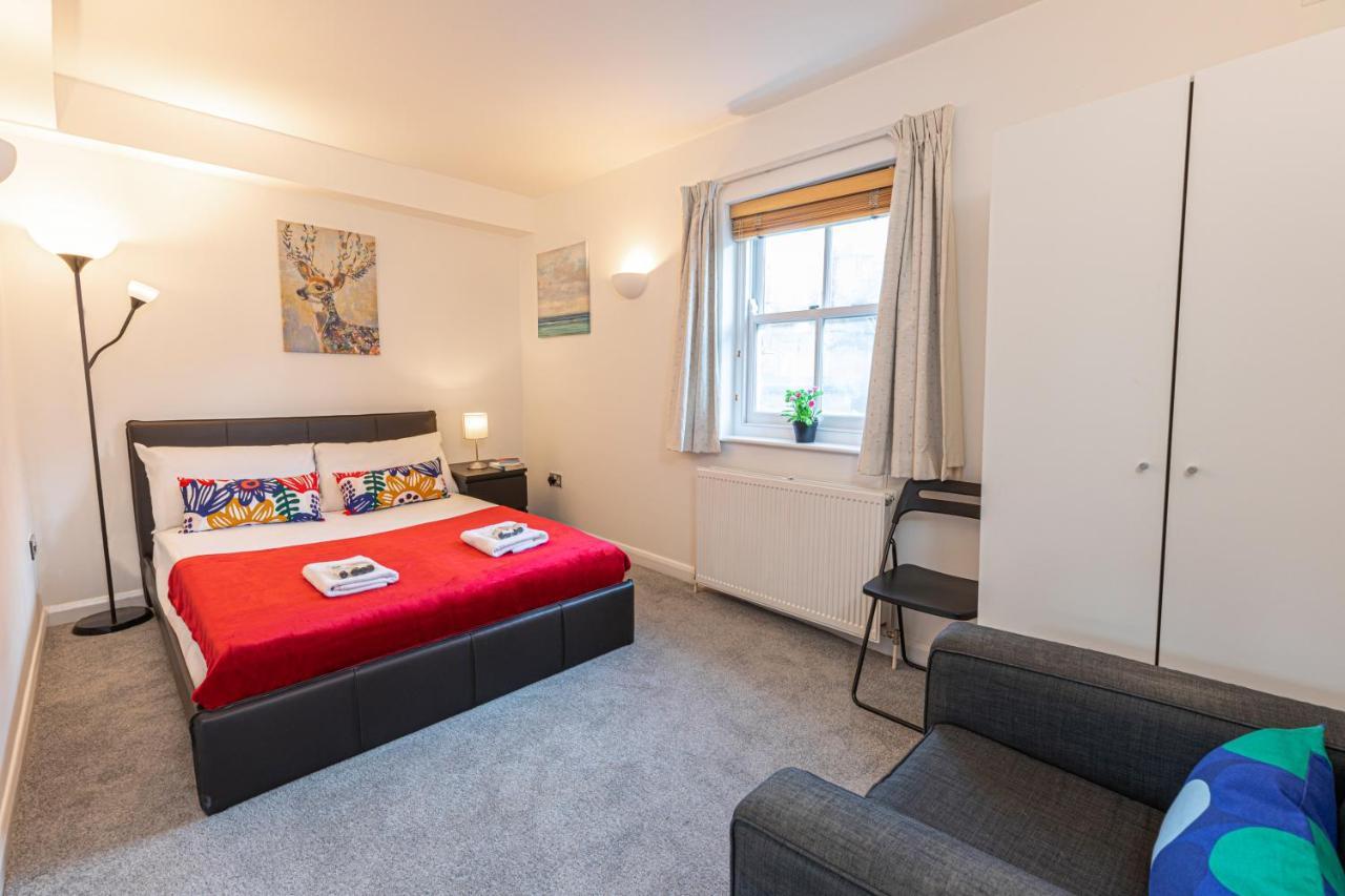 Royal Kensington Apartment *