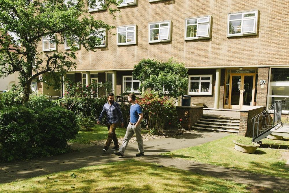 Palmers Hillspring At Willesden Hostel