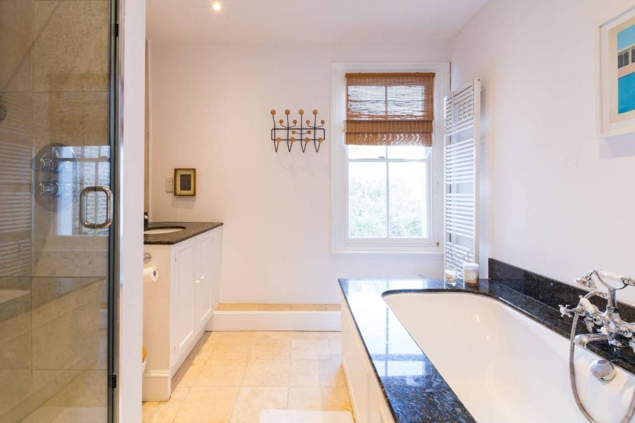 Fabulous 4-bed House In Fulham With Garden! Holiday home London