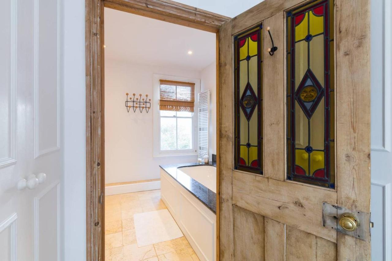 Fabulous 4-bed House In Fulham With Garden! Holiday home
