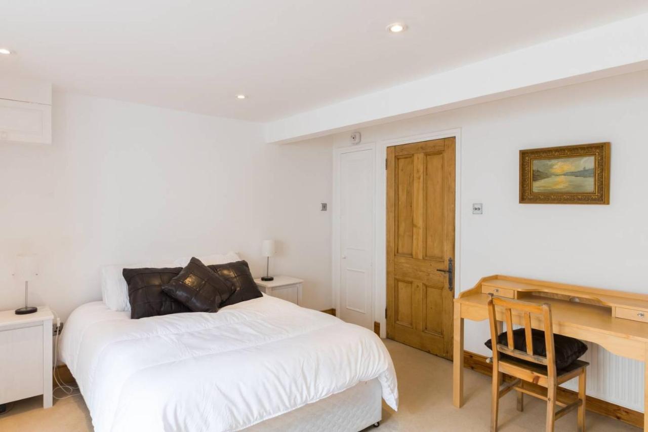 Fabulous 4-bed House In Fulham With Garden! Holiday home London