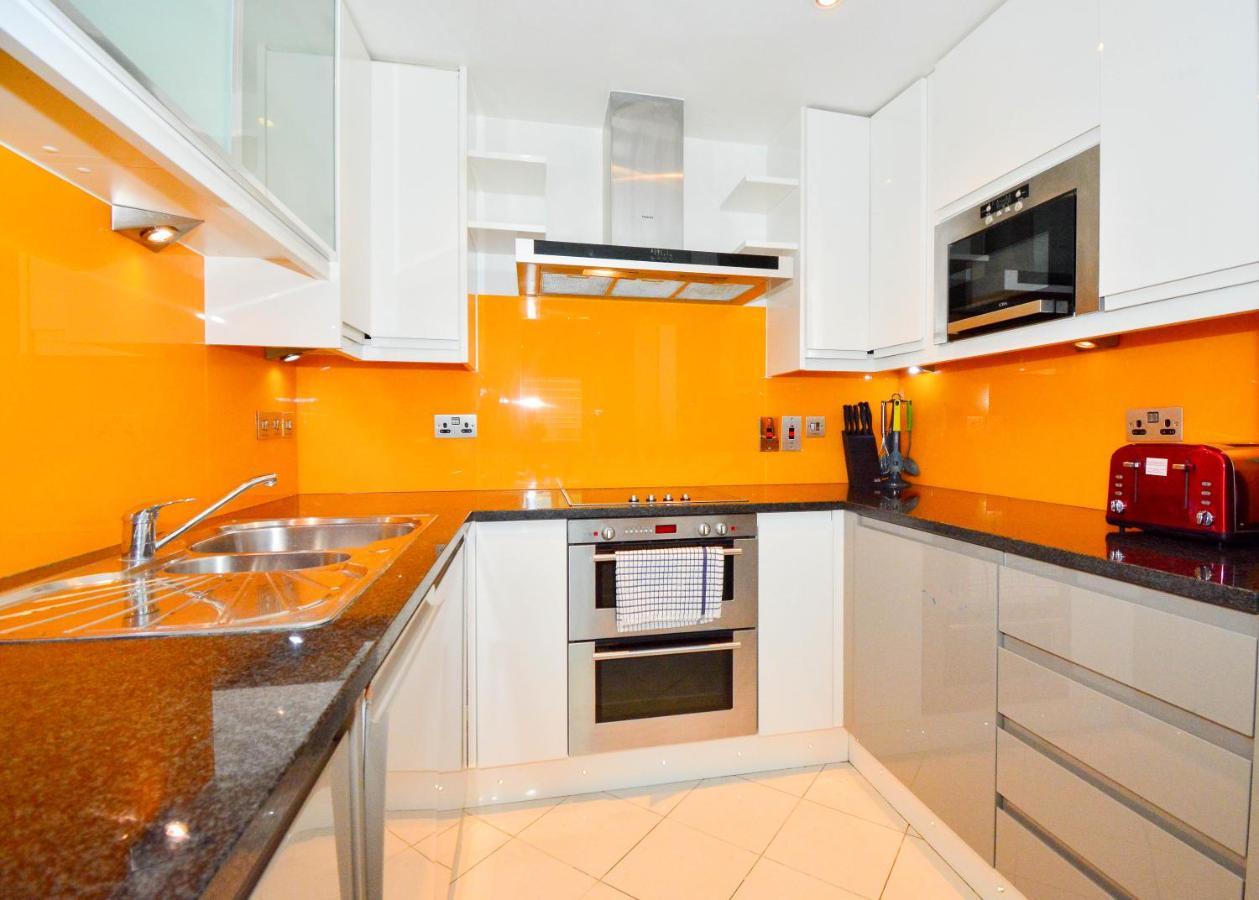 Canary Wharf - Corporate Riverside Apartments *