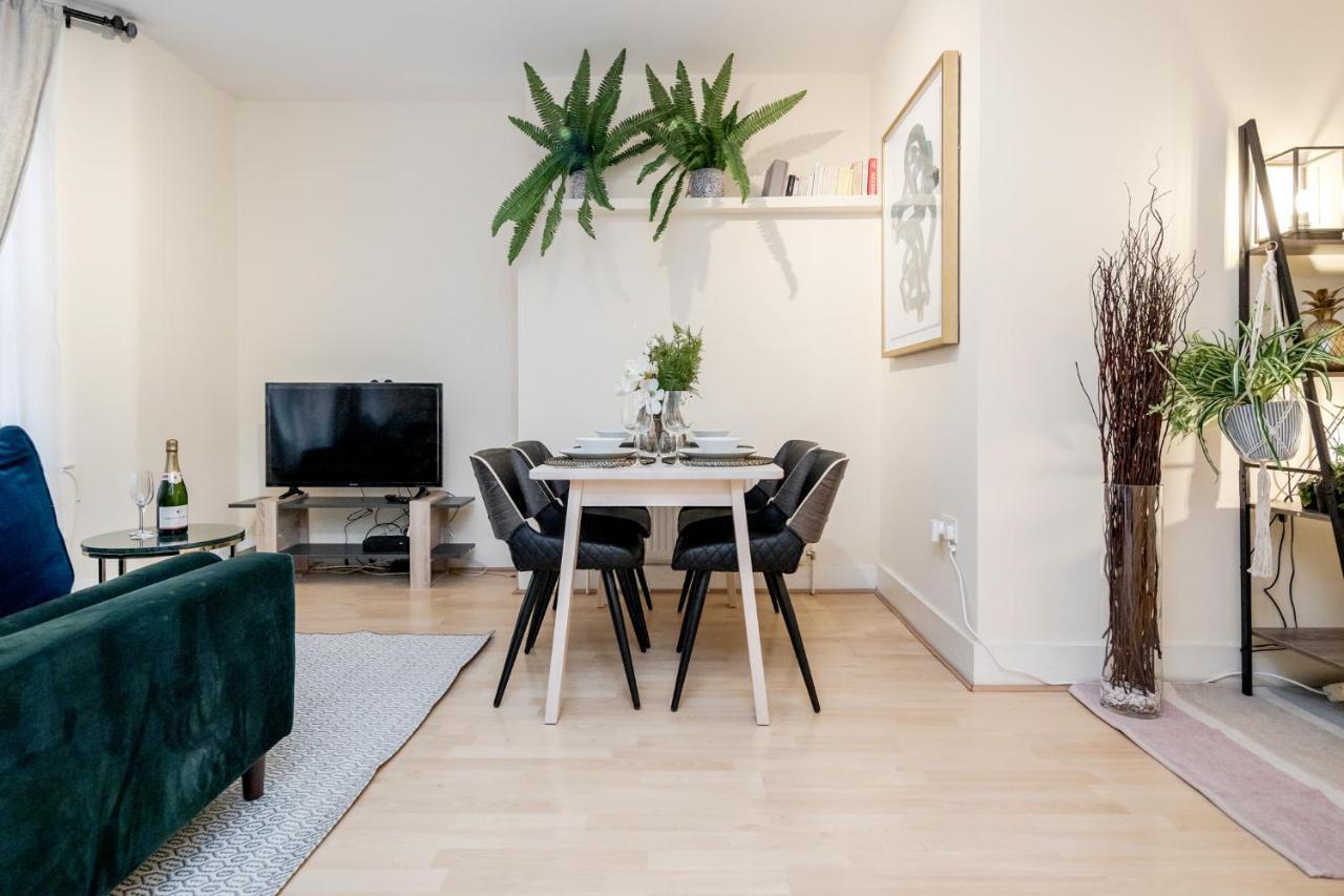 Elegant Kensington With Patio * London