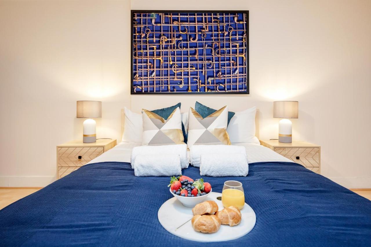 Elegant Kensington With Patio Apartment London