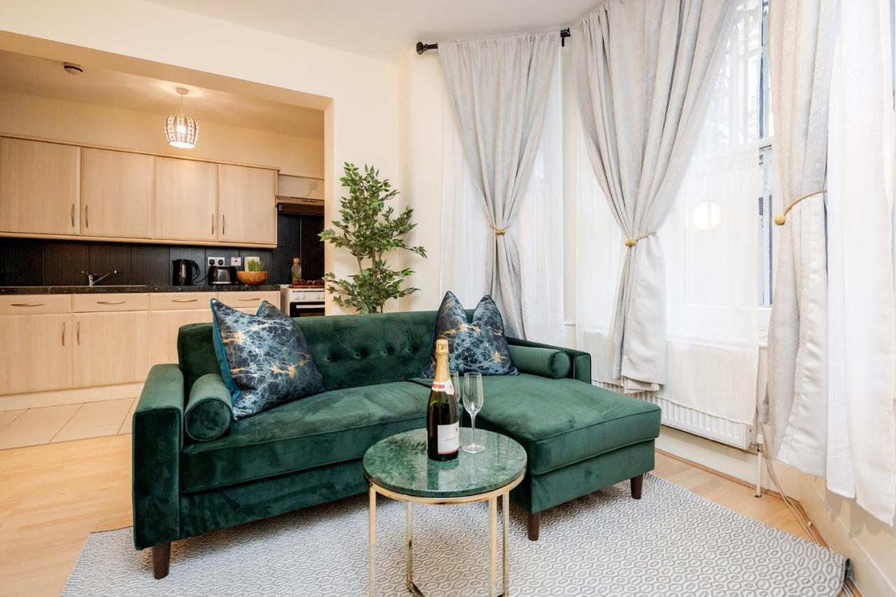 Apartment Elegant Kensington With Patio London