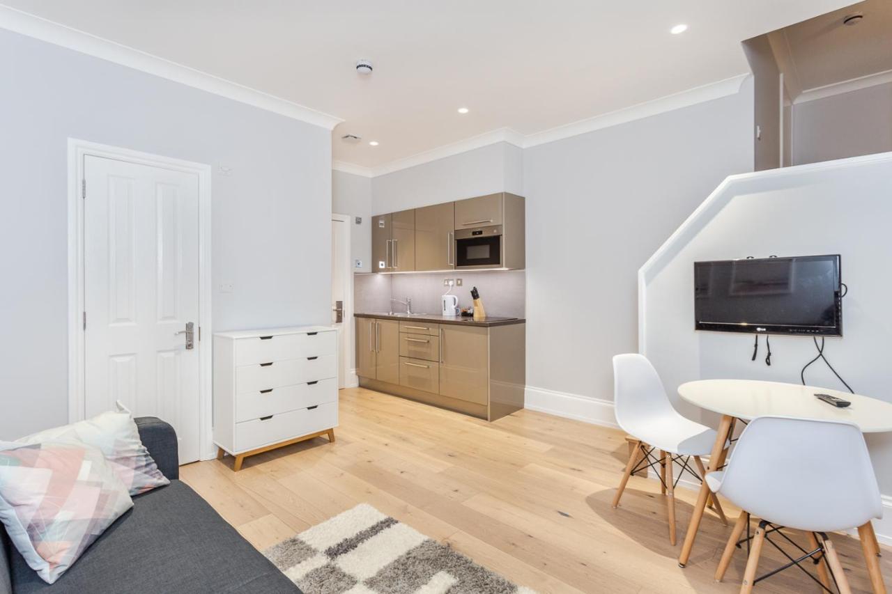 Cleveland House * London
