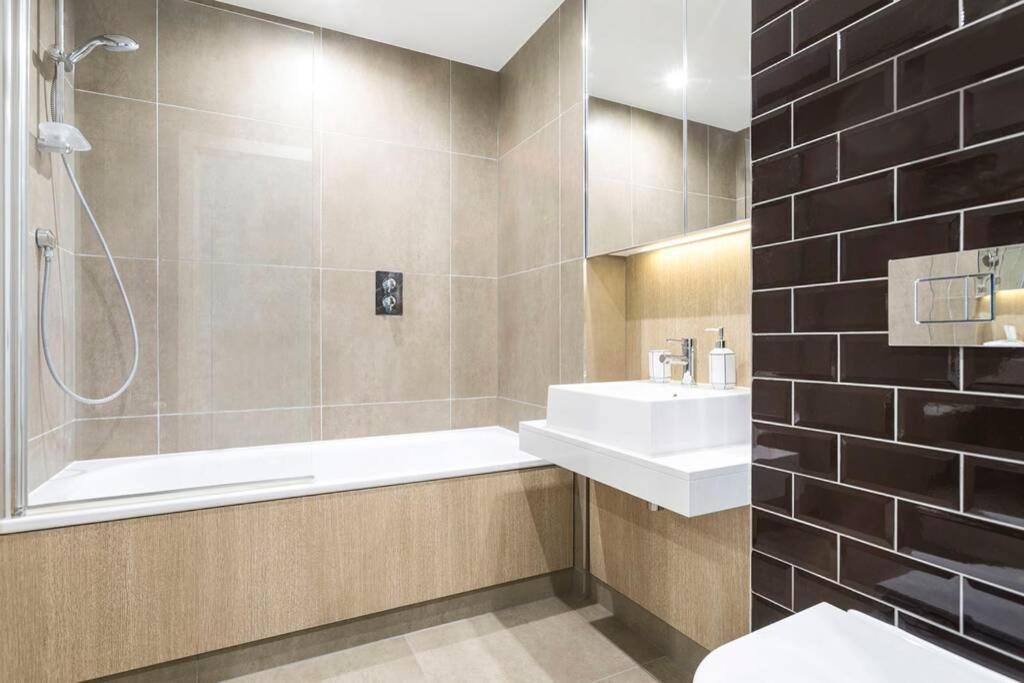 One Bedroom Modern Next To Wembley Stadium! Apartment London