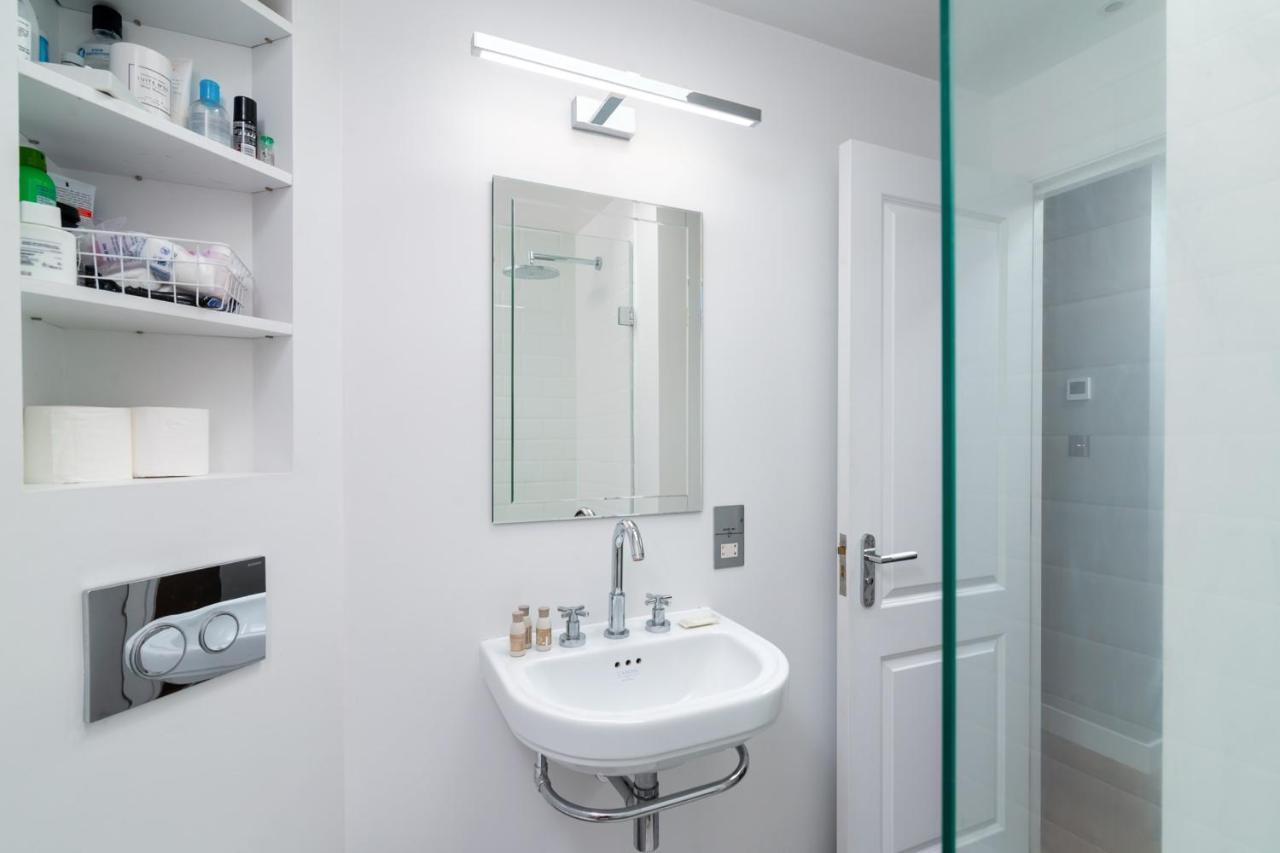 Guestready - Mews House - Spacious 2br In West Kensington Holiday home London