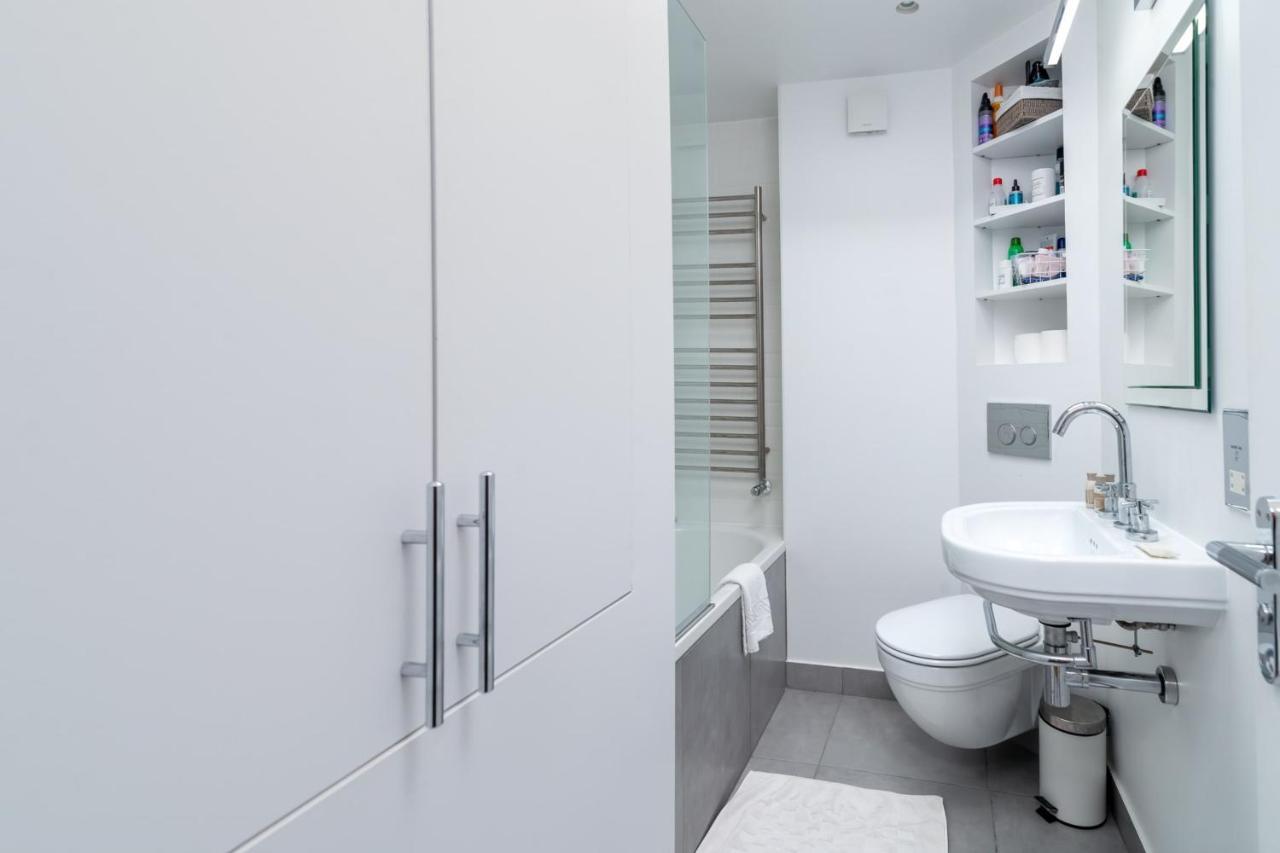 Guestready - Mews House - Spacious 2br In West Kensington Holiday home *