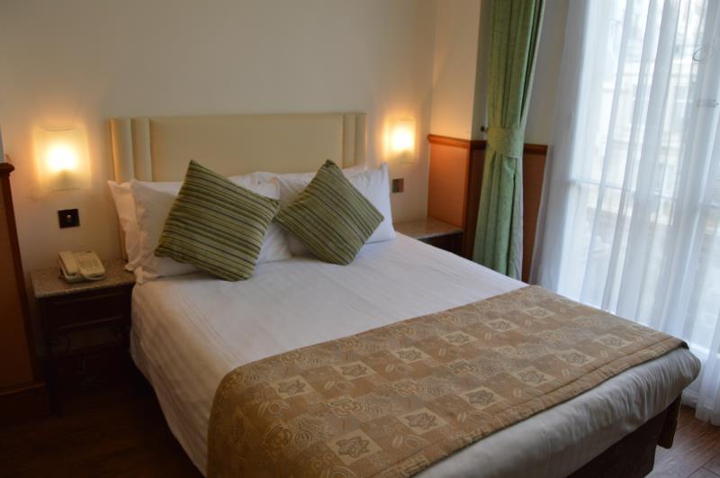 Holiday Villa Hotel Hotel