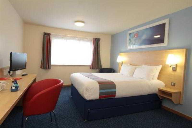 Travelodge Airport Hotel