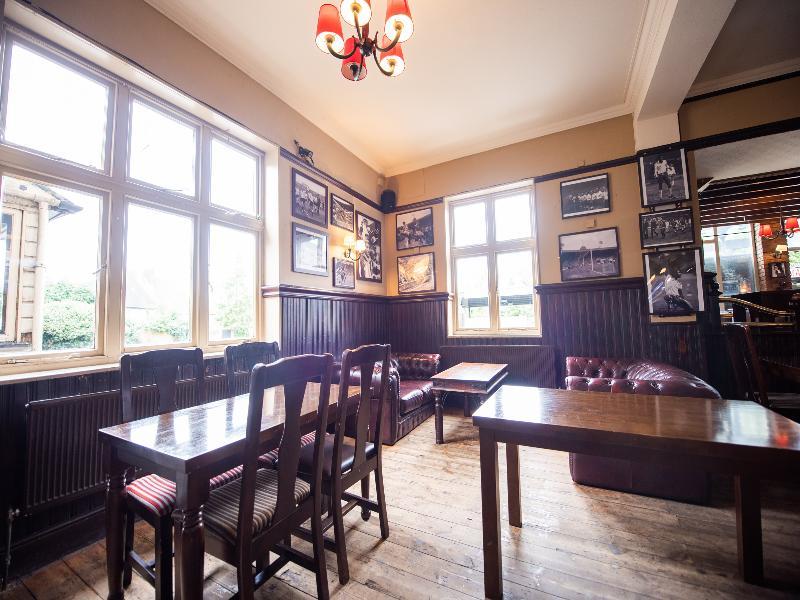 Oyo The Man Pub And Hotel 3*