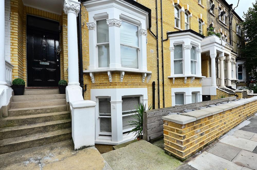 W14 Apartment *