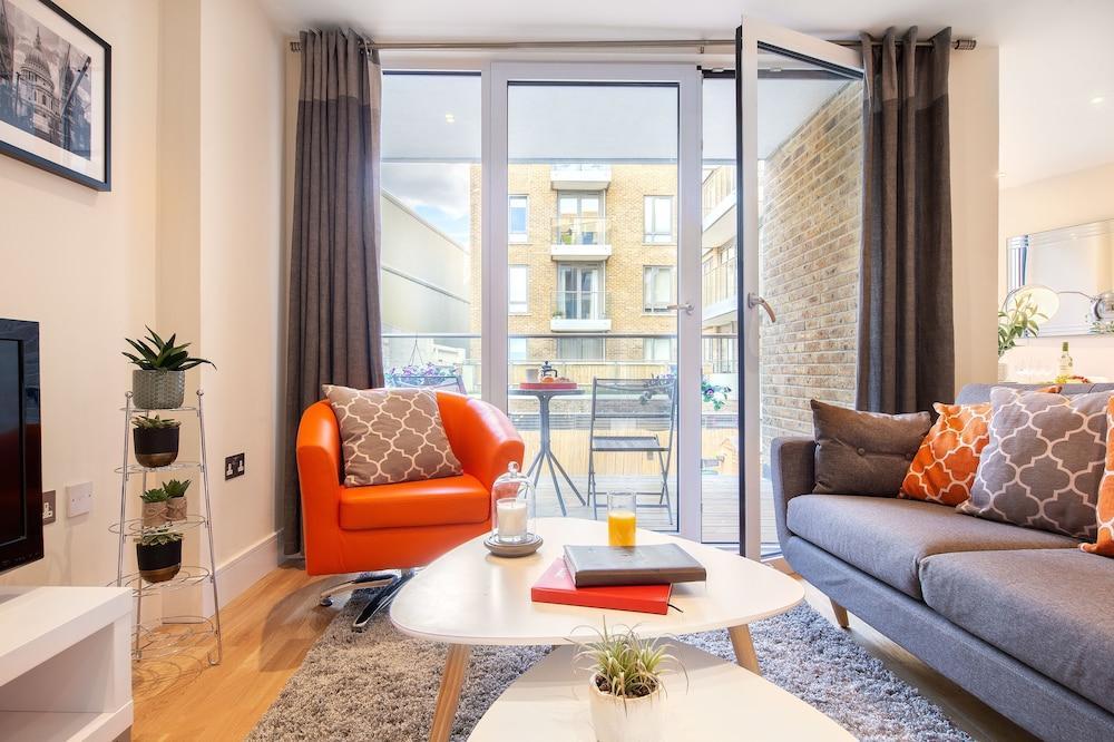 Two Bedroom In Limehouse London