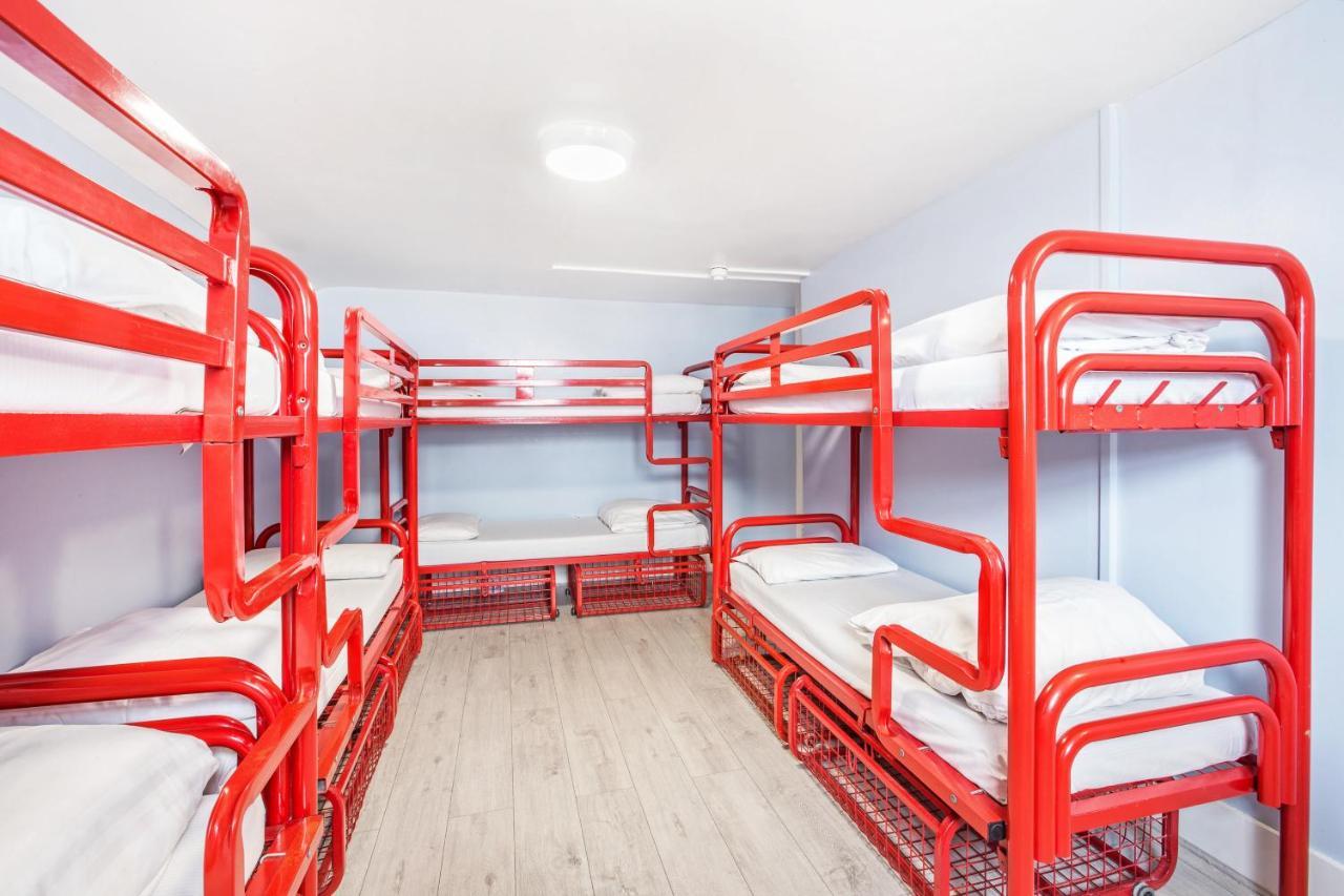 Albergue Astor Victoria *