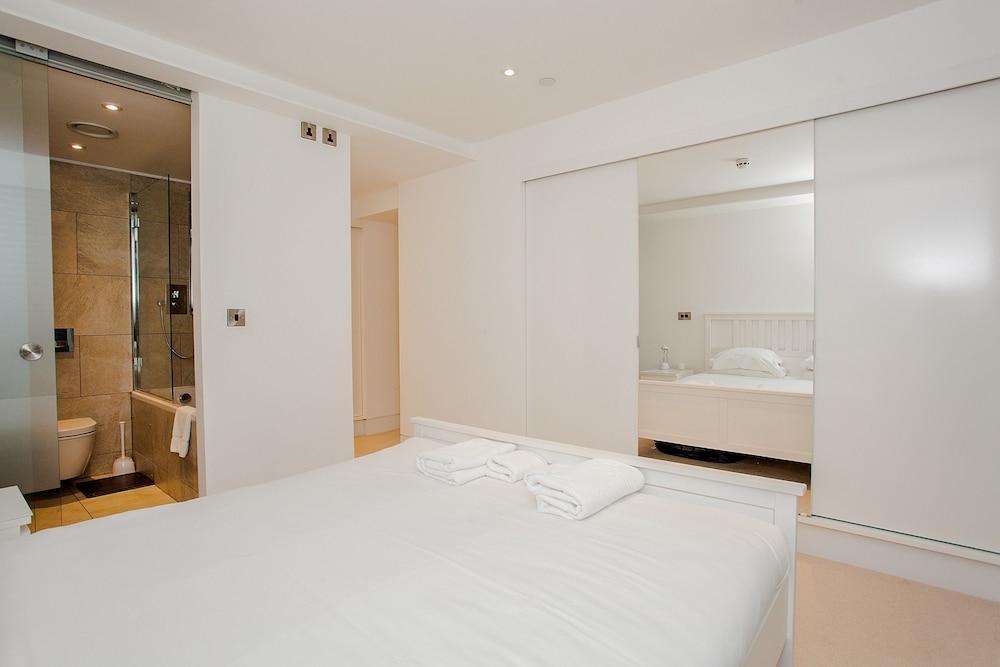 Beautiful Newly Renovated 2 Bed In Bank Apartment London