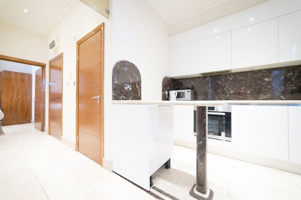 Hyde Park Place Apartment *