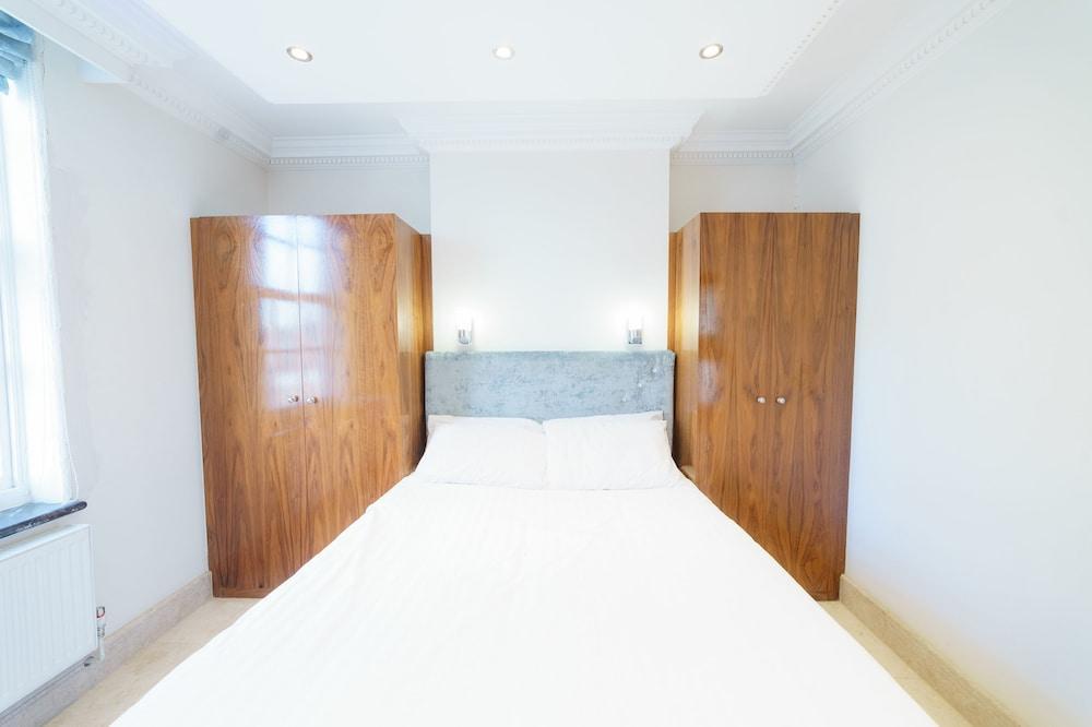 Hyde Park Place * London