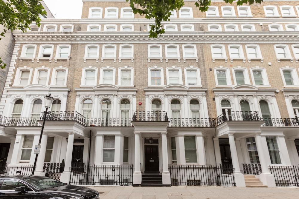 Bed & Breakfast Harrods 3*