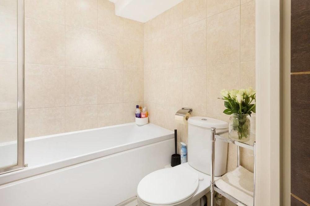 Bed & Breakfast Harrods 3*