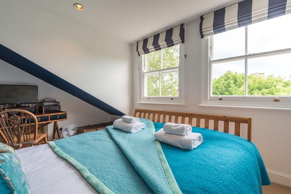 Large Family In Fulham Holiday home London